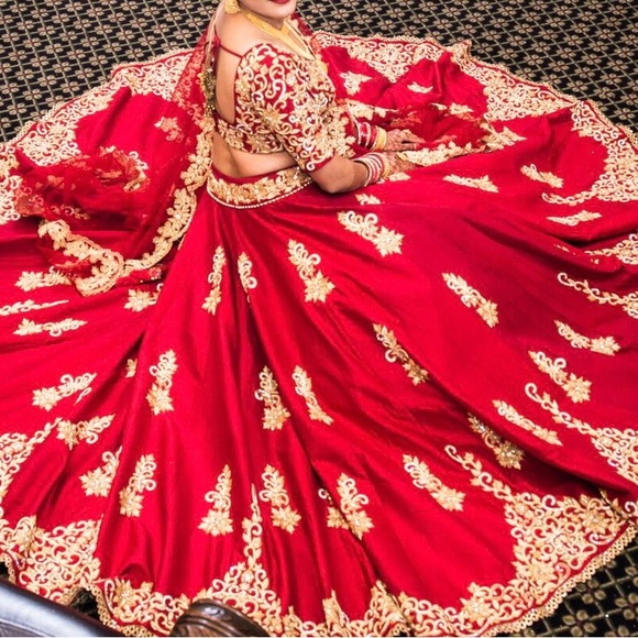 Bridal hand embroidered Lehenga set - Picture 3 of 15